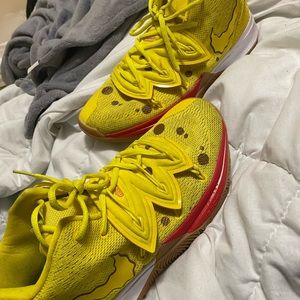 Sponge bob kyrie men’s basketball shoes only have worn twice